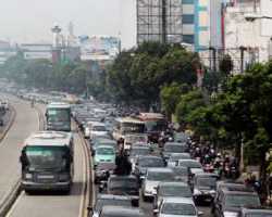 Mobil dan Motor Kembali Dongkrak Pertumbuhan Industri