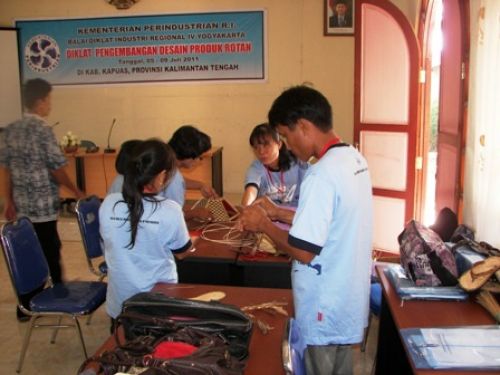 Diklat Pengemb. Desain Produk Rotan - 1